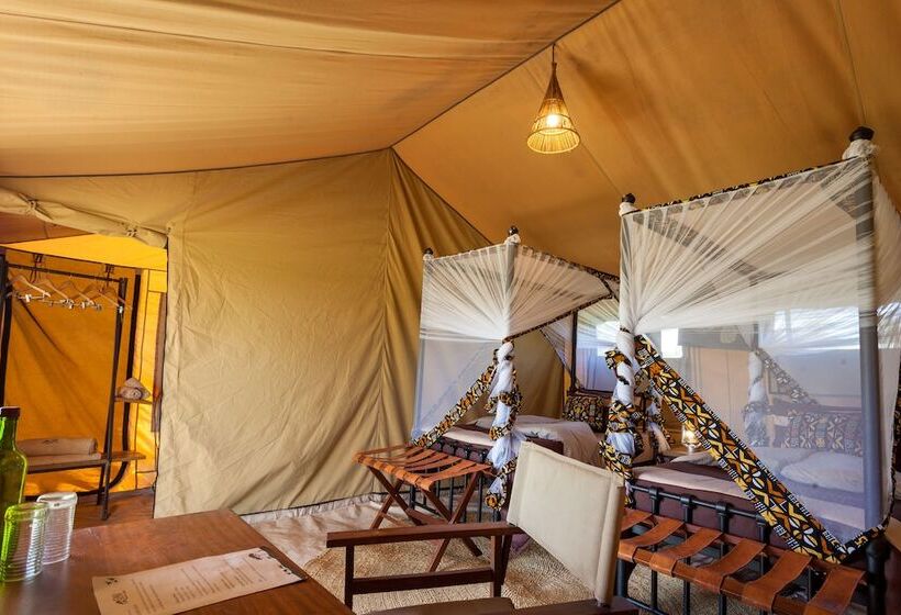 בית מלון כפרי Gnu Ndutu Camp