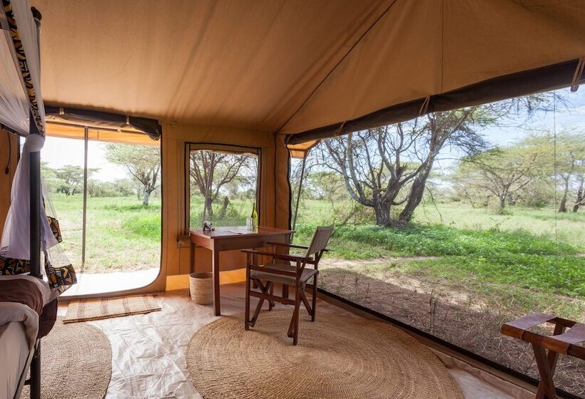 בית מלון כפרי Gnu Ndutu Camp