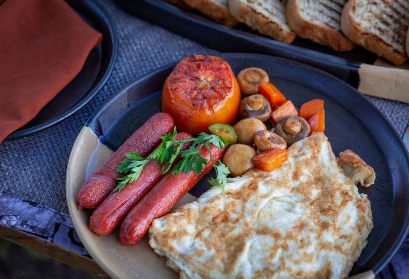 בית מלון כפרי Gnu Ndutu Camp