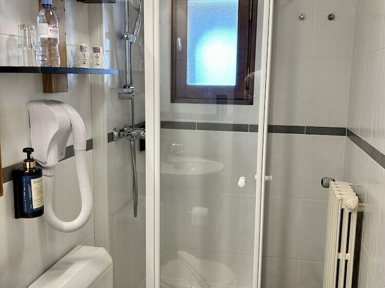 فندق Hameau Des Prodains   Hôtel