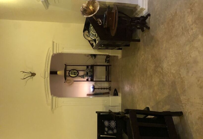 בית מלון כפרי Jansens Bungalow Sinharaja