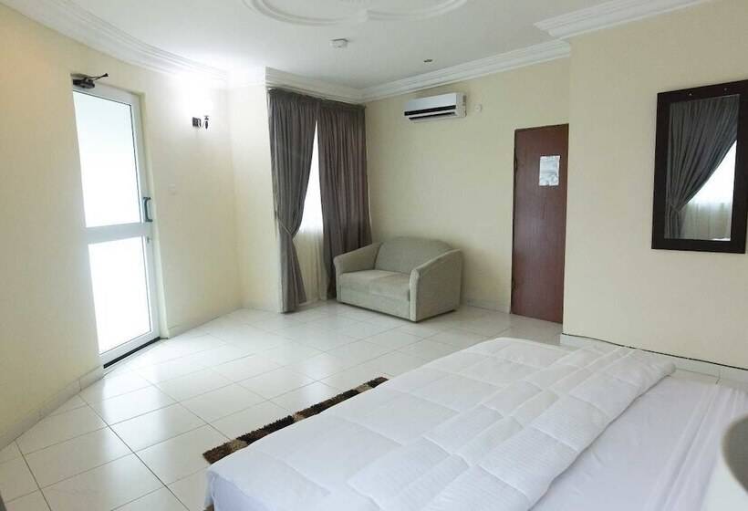 هتل Karela Beach Resort