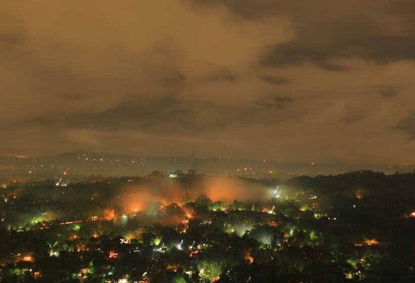 בית מלון כפרי Mahaweli Regent