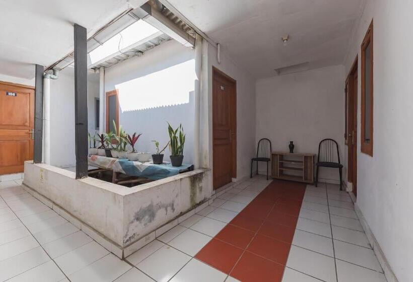 酒店 Reddoorz Syariah @ Jl Raya Sukabumi