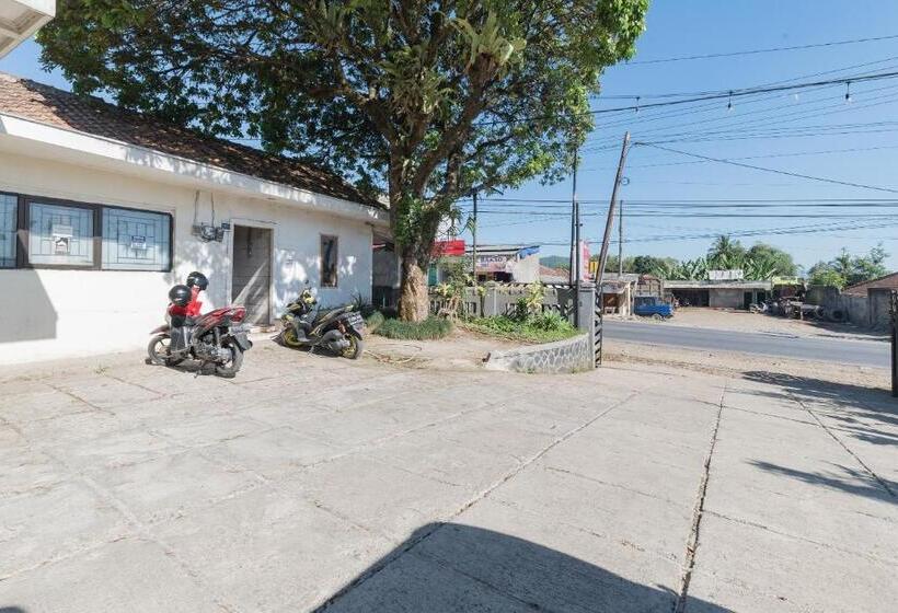 酒店 Reddoorz Syariah @ Jl Raya Sukabumi