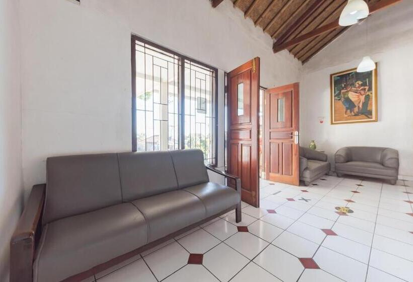 酒店 Reddoorz Syariah @ Jl Raya Sukabumi