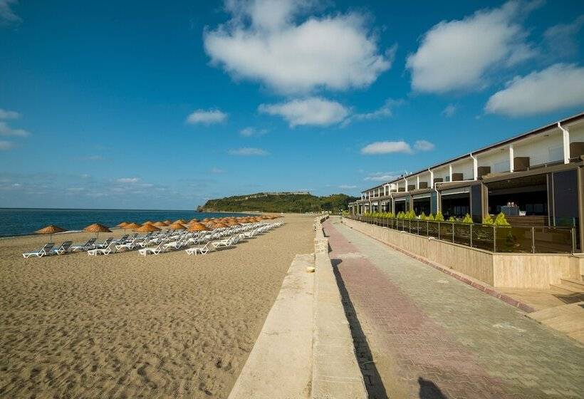 فندق Sanli Beach Resort