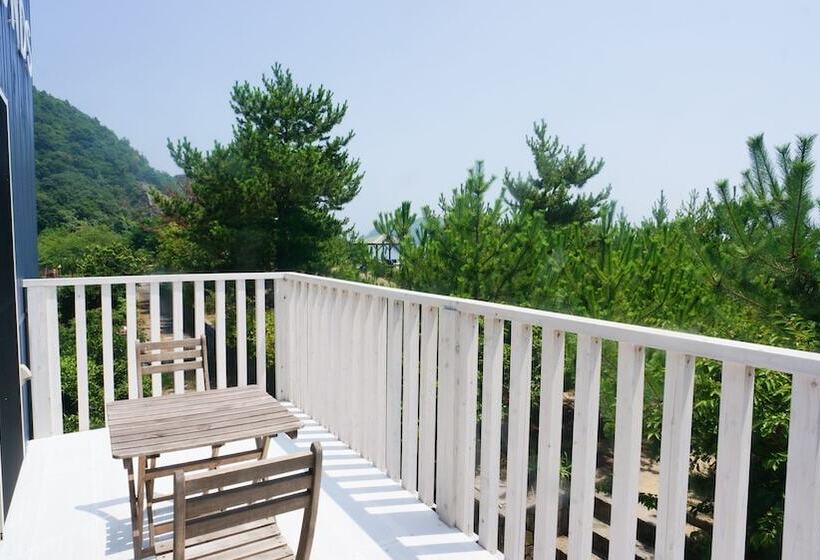 בית מלון כפרי The Bonds