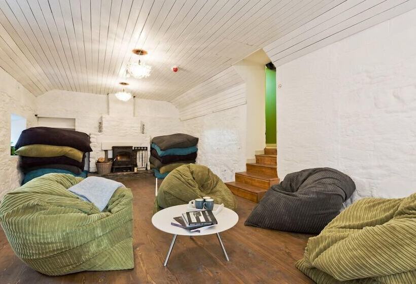 בית מלון כפרי The Elbowroom Escape