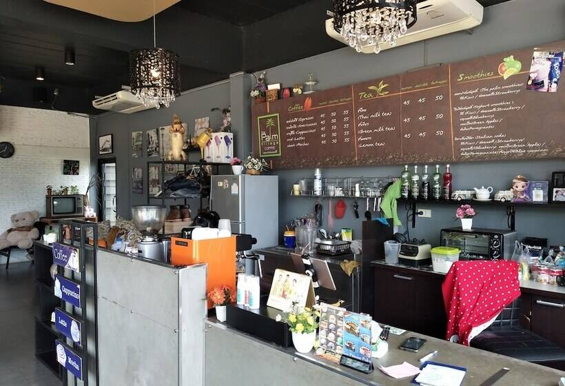 ホテル The Palm Village