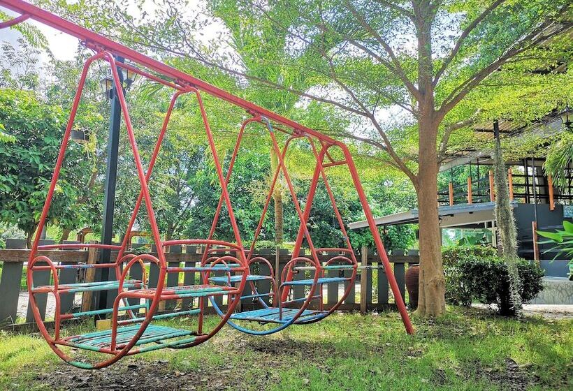 ホテル The Palm Village