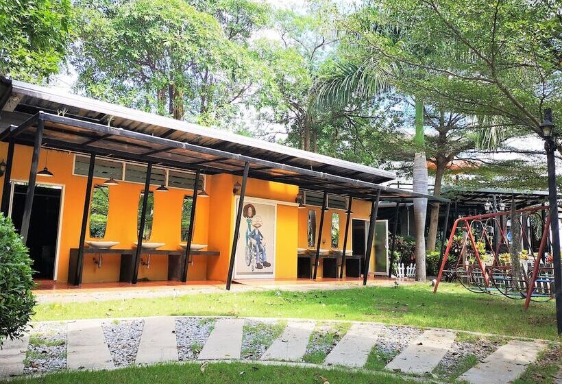 ホテル The Palm Village