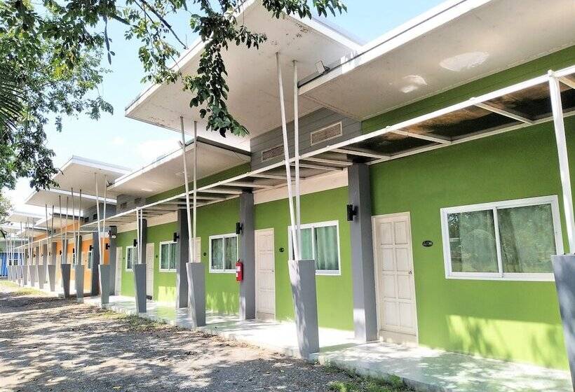 ホテル The Palm Village