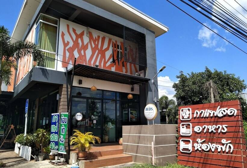 ホテル The Palm Village