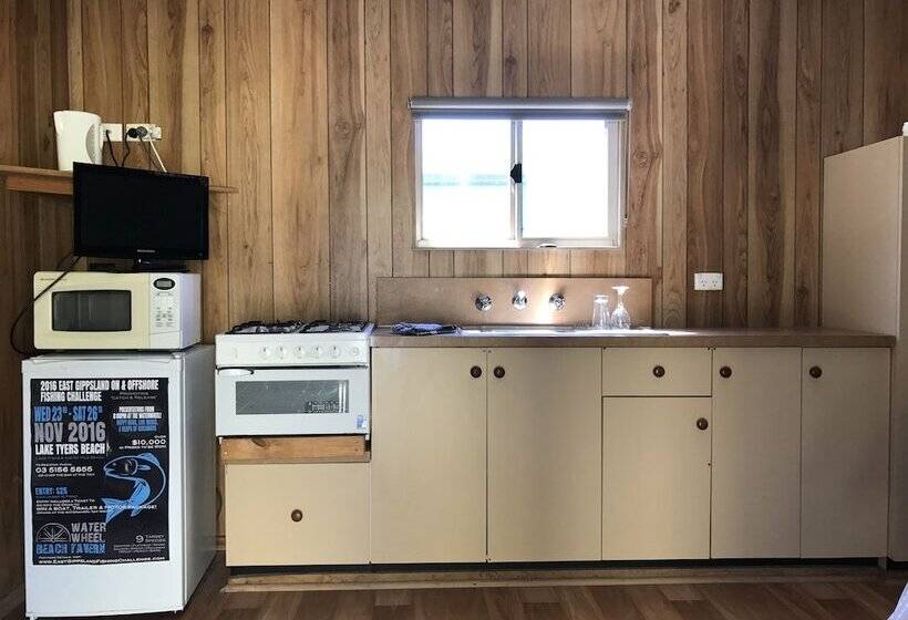 فندق The Waterwheel Beach Cabins   Caravan Park