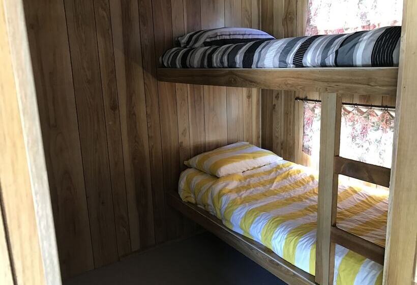 فندق The Waterwheel Beach Cabins   Caravan Park