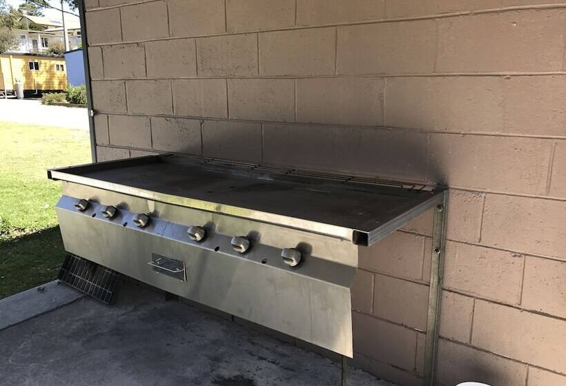 فندق The Waterwheel Beach Cabins   Caravan Park