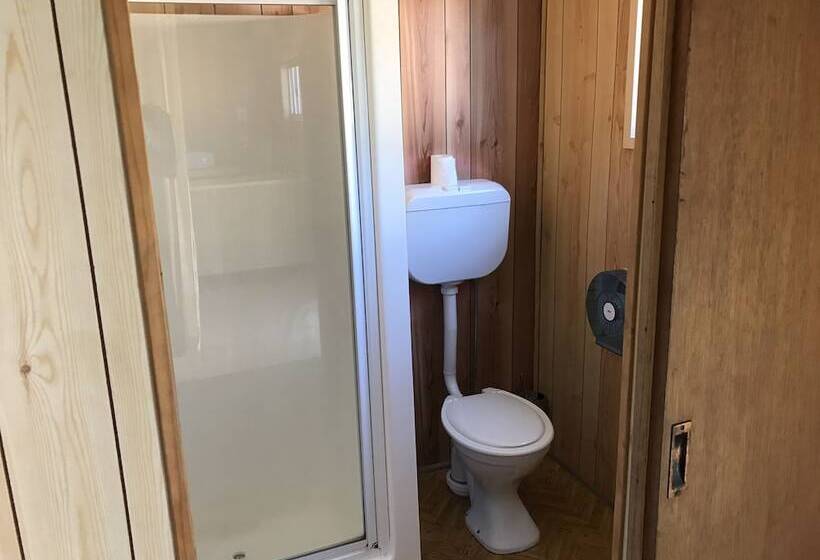 فندق The Waterwheel Beach Cabins   Caravan Park