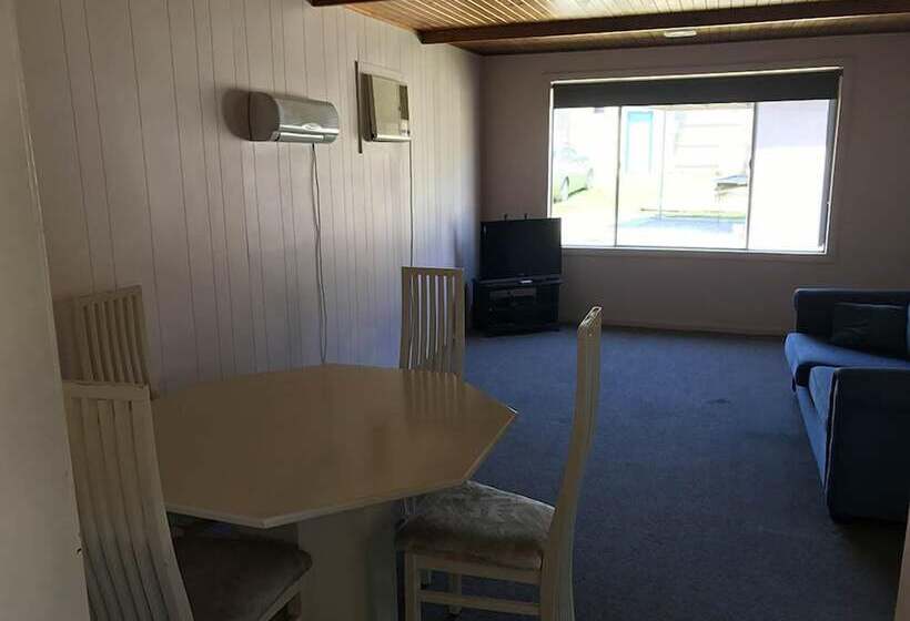 فندق The Waterwheel Beach Cabins   Caravan Park