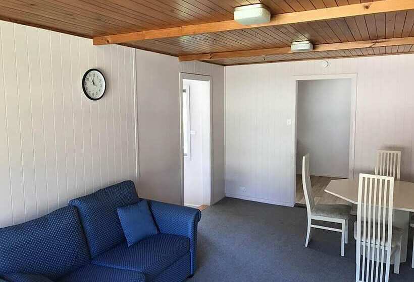 فندق The Waterwheel Beach Cabins   Caravan Park