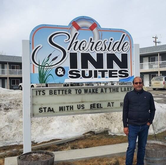 فندق على الطريق Shoreside Inn & Suites