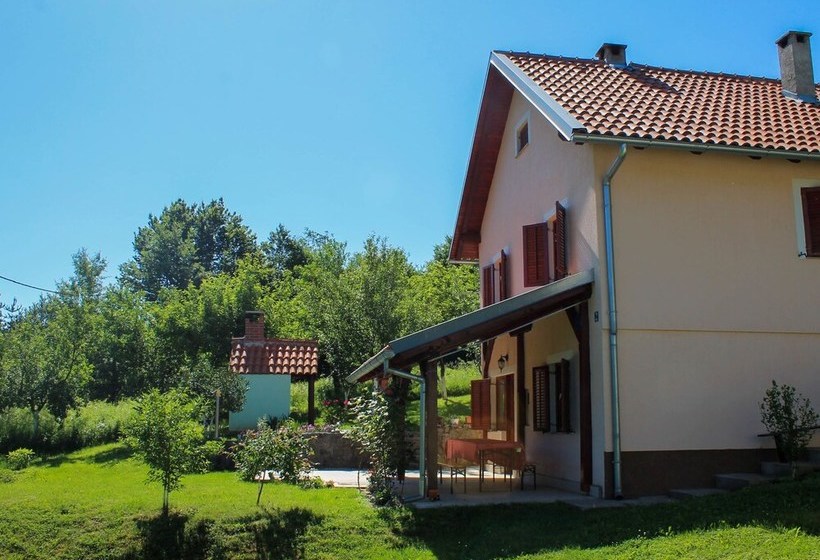 Peaceful Cottage In Stikada With Garden