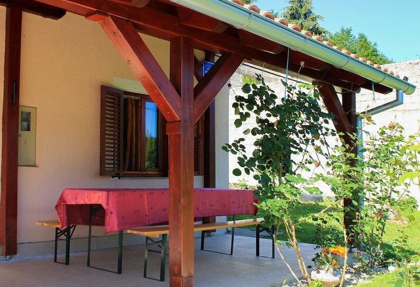 Peaceful Cottage In Stikada With Garden