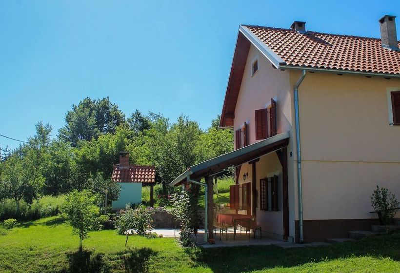 Peaceful Cottage In Stikada With Garden