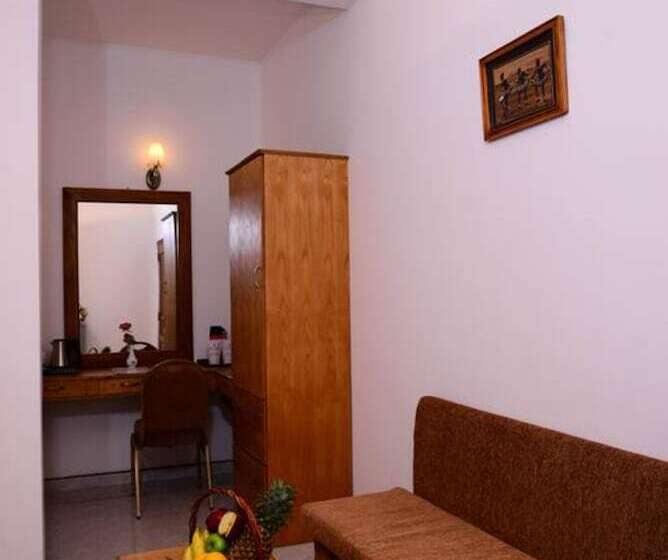 Пансион Avanhala By Royal Mall