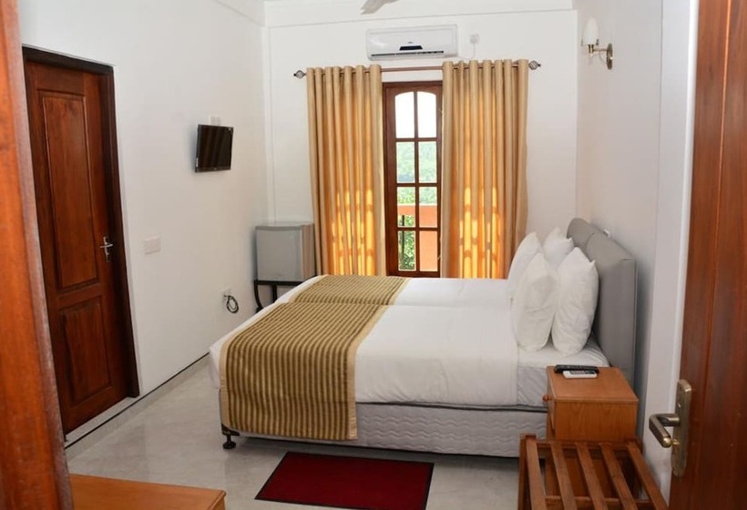 Пансион Avanhala By Royal Mall