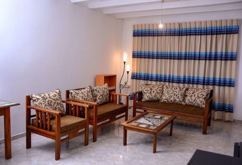 بنسيون Ceylon Saradiel Home Stay