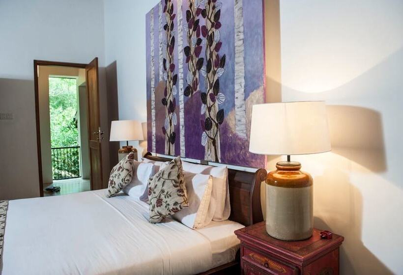 ペンション The Weir House