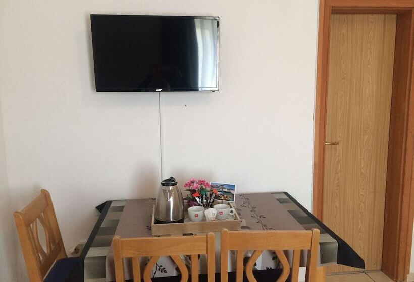 بنسيون Villa Menalo