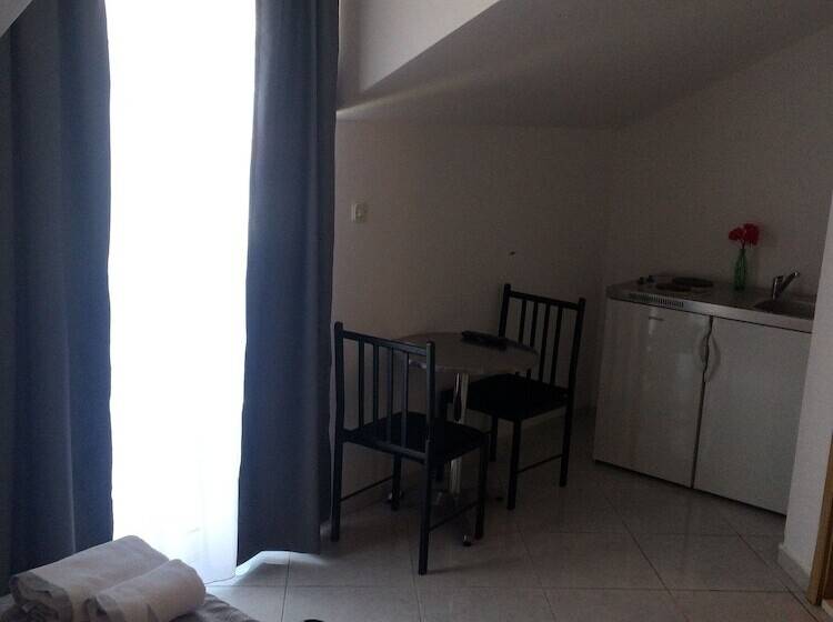 بنسيون Villa Menalo