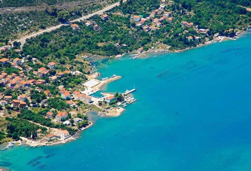 بنسيون Villa Menalo