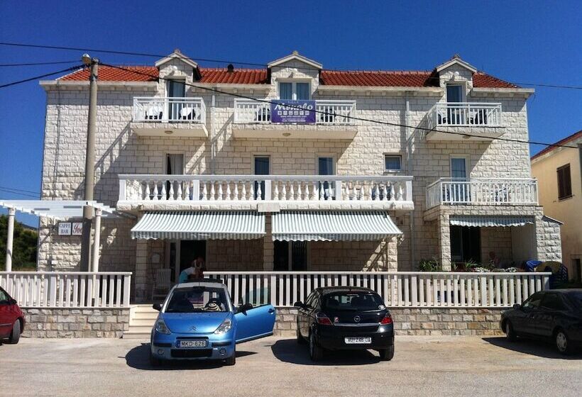 بنسيون Villa Menalo