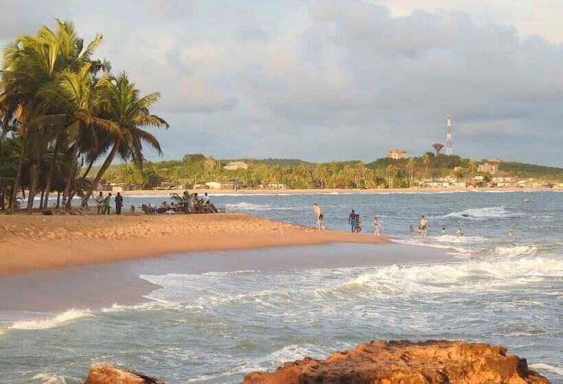 בית מלון כפרי Alberta's Palace Beach Resort