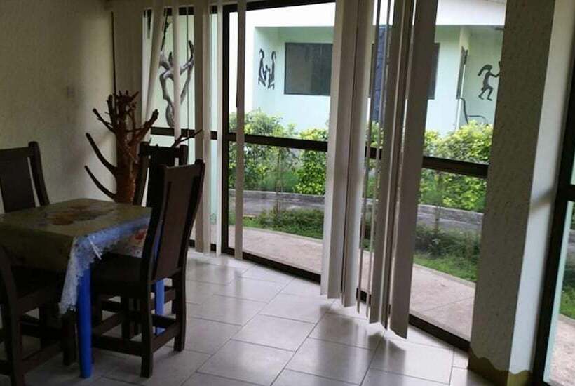 בית מלון כפרי Alberta's Palace Beach Resort