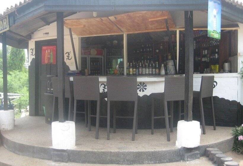 בית מלון כפרי Alberta's Palace Beach Resort