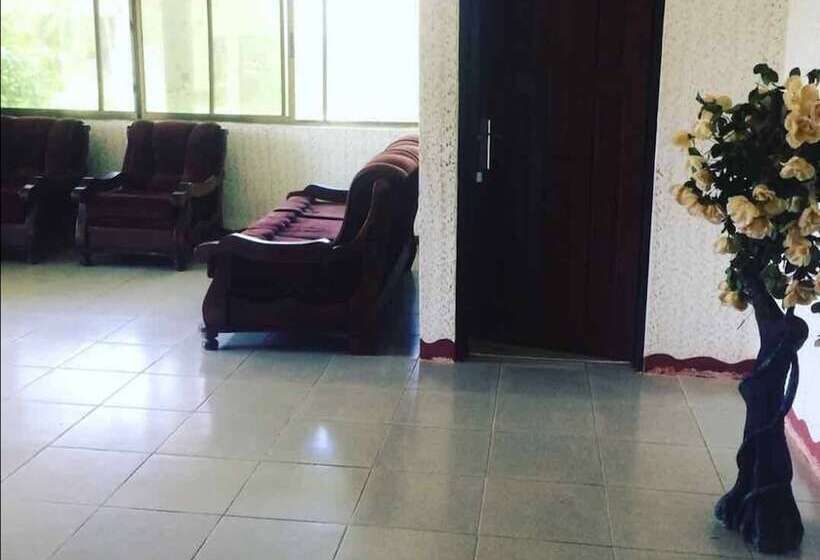 בית מלון כפרי Alberta's Palace Beach Resort