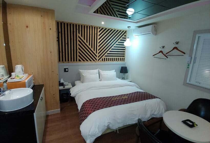 Отель Apple Drive In