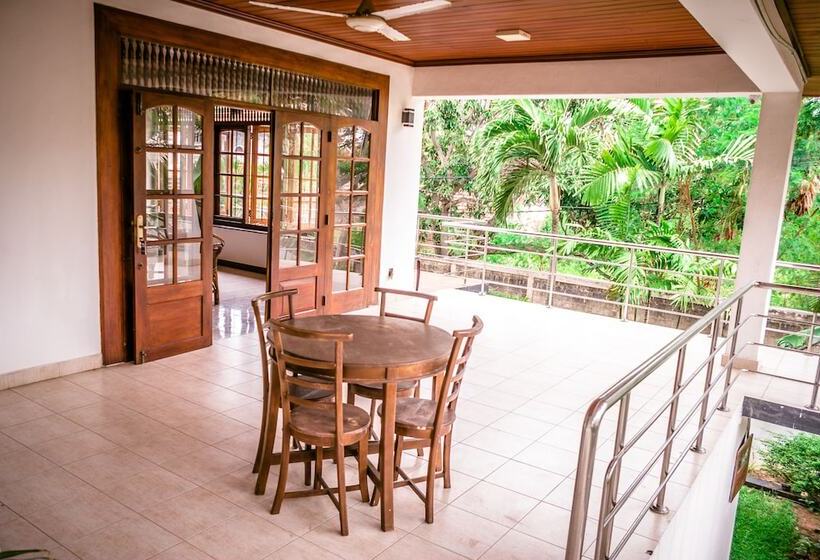 בית מלון כפרי Blue Bird