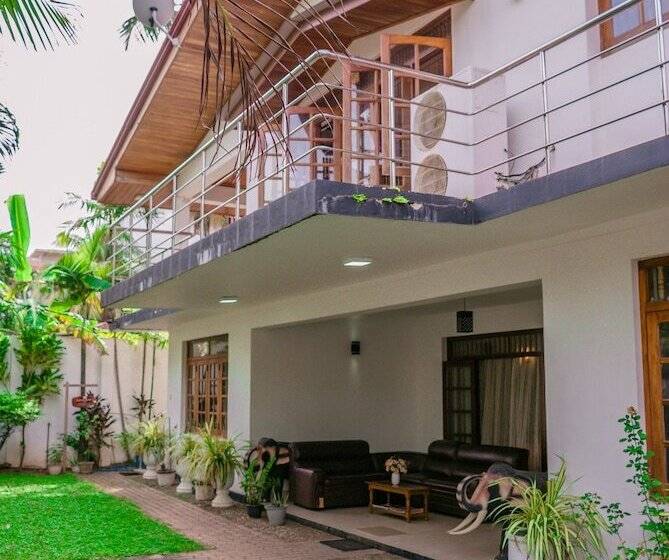 בית מלון כפרי Blue Bird