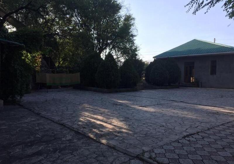 Отель Khosrov