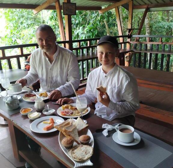 ホテル Sinharaja Forest Gate