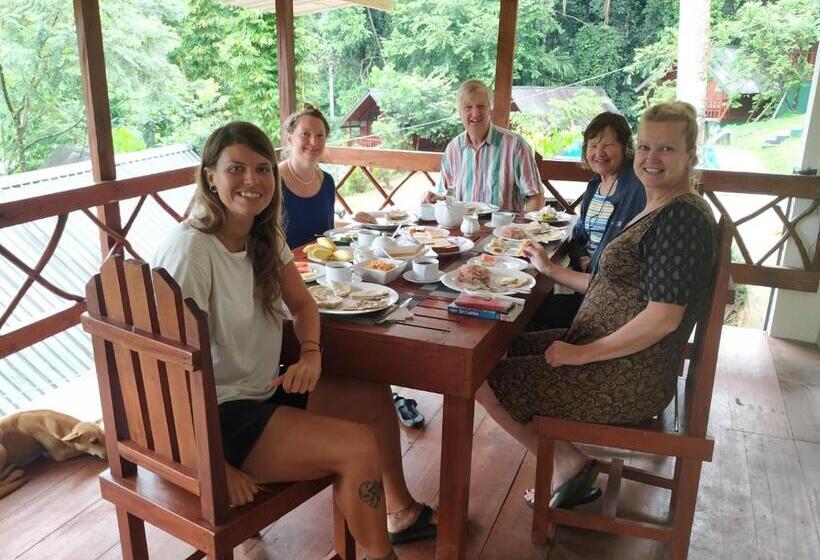 ホテル Sinharaja Forest Gate