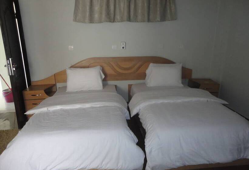 ホテル Tenack Beach Resort &