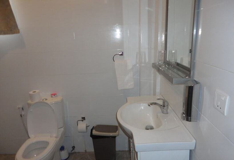 هتل Tenack Beach Resort &