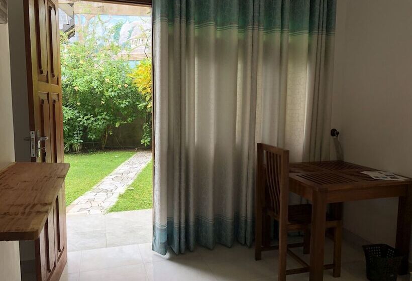 Отель The Retreat