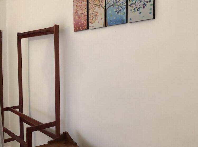 Отель The Retreat